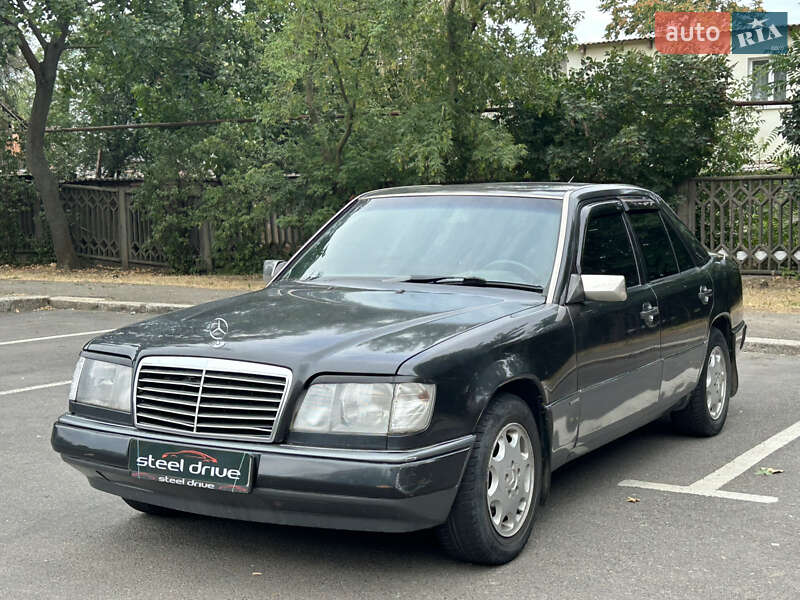Mercedes-Benz E-Class 1995