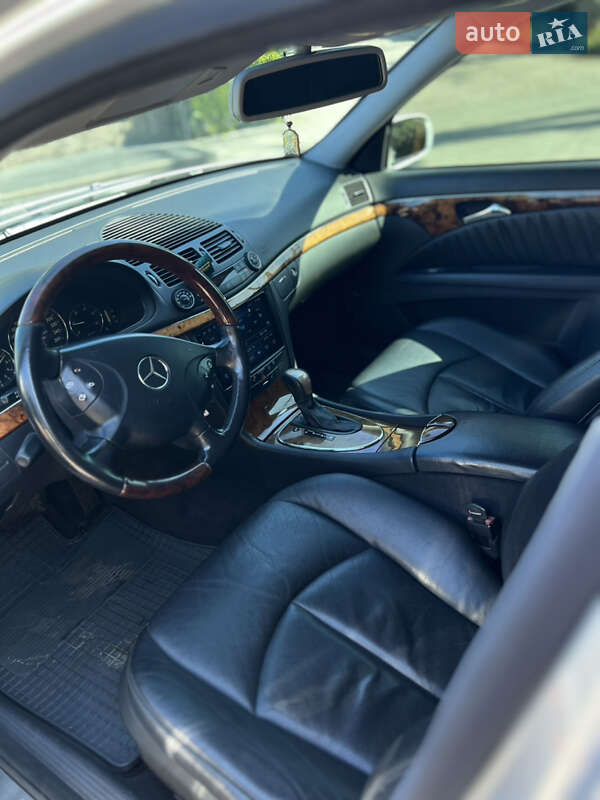 Седан Mercedes-Benz E-Class 2004 в Львове