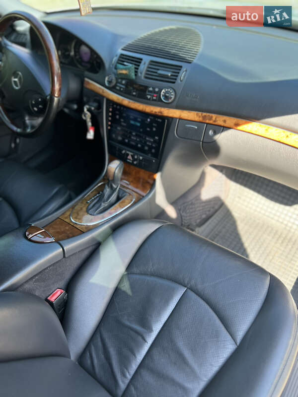 Седан Mercedes-Benz E-Class 2004 в Львове