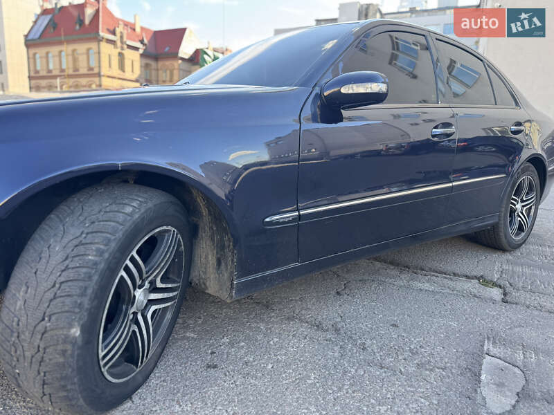 Седан Mercedes-Benz E-Class 2004 в Львове