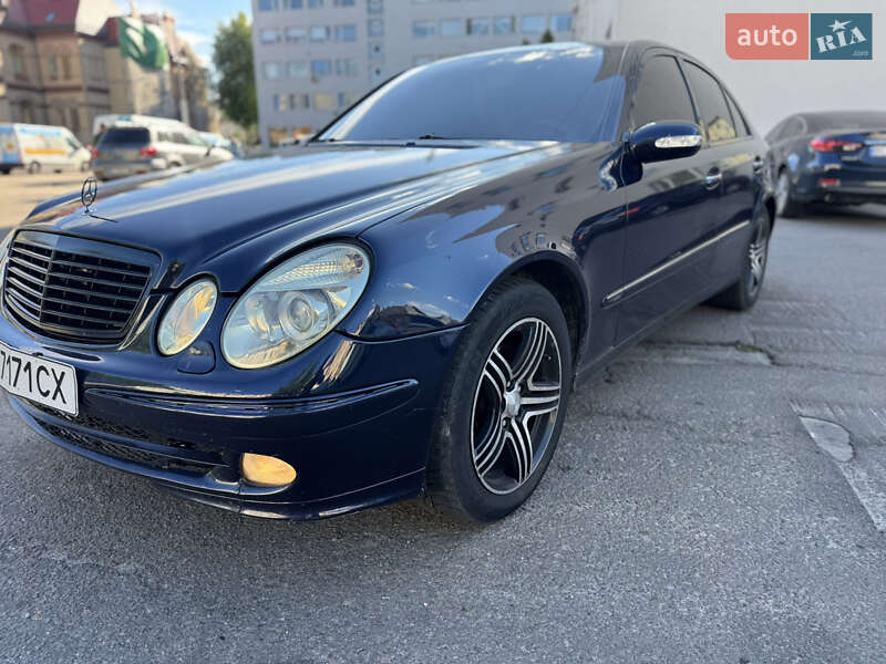Седан Mercedes-Benz E-Class 2004 в Львове