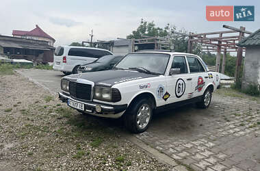 Седан Mercedes-Benz E-Class 1982 в Городенке