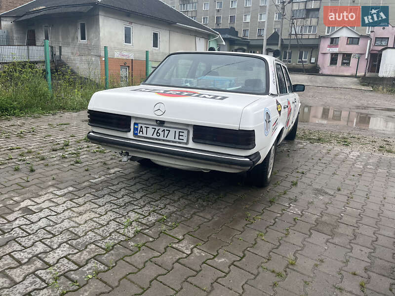 Седан Mercedes-Benz E-Class 1982 в Городенке