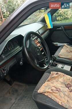 Седан Mercedes-Benz E-Class 1993 в 