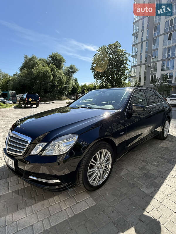 Седан Mercedes-Benz E-Class 2011 в Львові