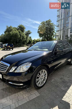 Седан Mercedes-Benz E-Class 2011 в 