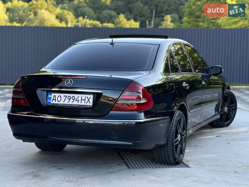 Седан Mercedes-Benz E-Class 2002 в Сваляве