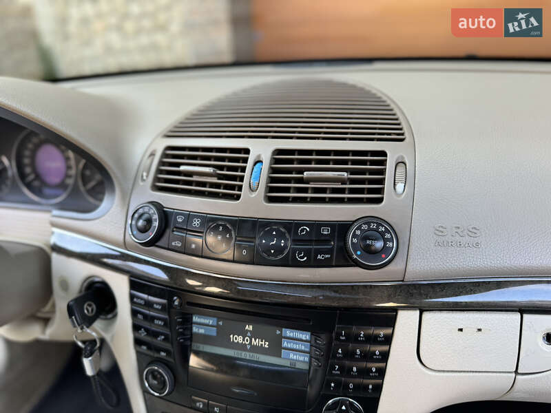 Седан Mercedes-Benz E-Class 2002 в Сваляве