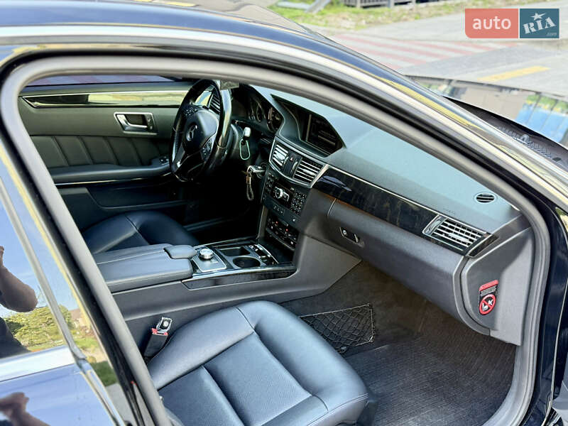 Седан Mercedes-Benz E-Class 2012 в Львове