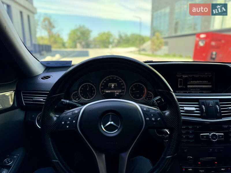 Седан Mercedes-Benz E-Class 2012 в Львове