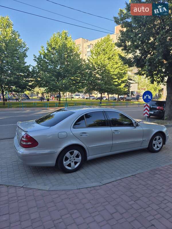 Седан Mercedes-Benz E-Class 2003 в Могилев-Подольске