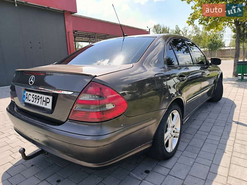Седан Mercedes-Benz E-Class 2006 в Виноградові