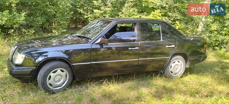 Седан Mercedes-Benz E-Class 1985 в Миргороде