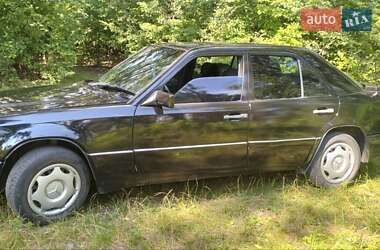 Седан Mercedes-Benz E-Class 1985 в 