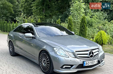 Купе Mercedes-Benz E-Class 2009 в 