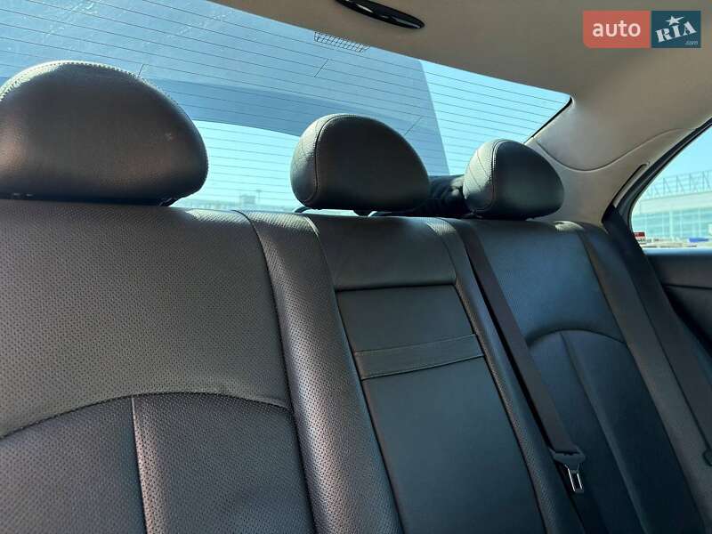 Седан Mercedes-Benz E-Class 2003 в Запорожье