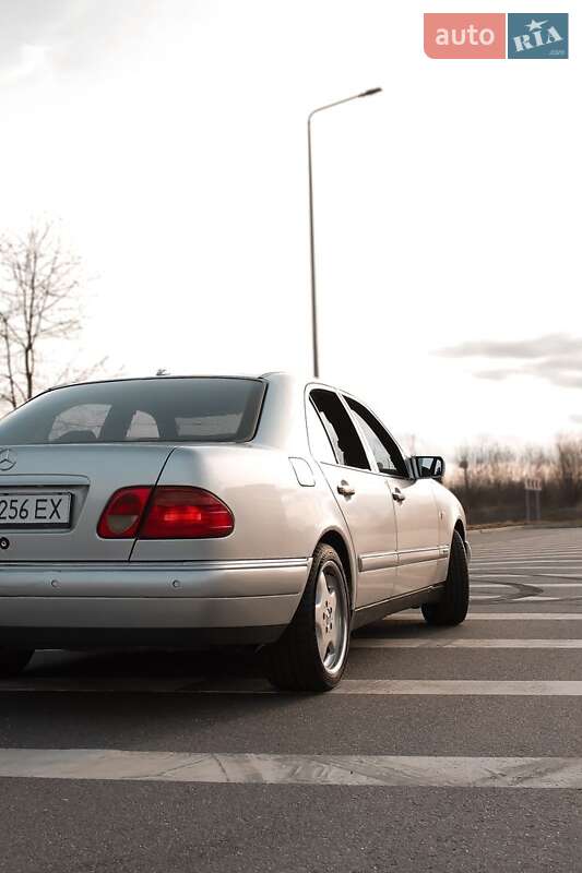 Седан Mercedes-Benz E-Class 1998 в Хмельницком