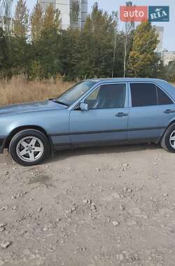 Седан Mercedes-Benz E-Class 1986 в Кривом Роге