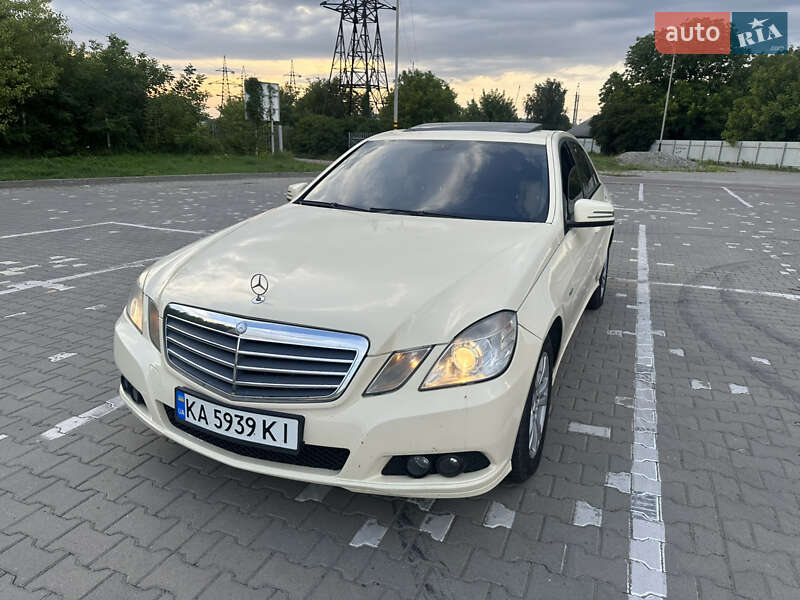 Седан Mercedes-Benz E-Class 2011 в Черновцах