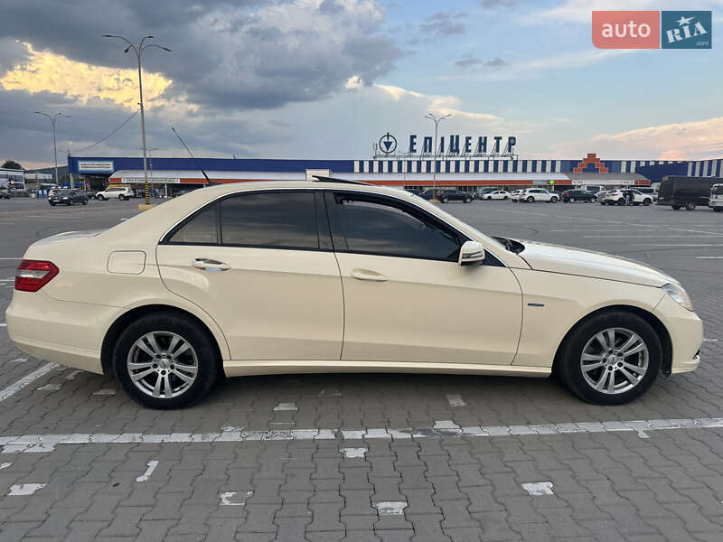 Седан Mercedes-Benz E-Class 2011 в Черновцах