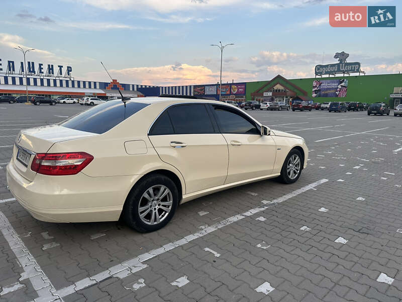 Седан Mercedes-Benz E-Class 2011 в Черновцах