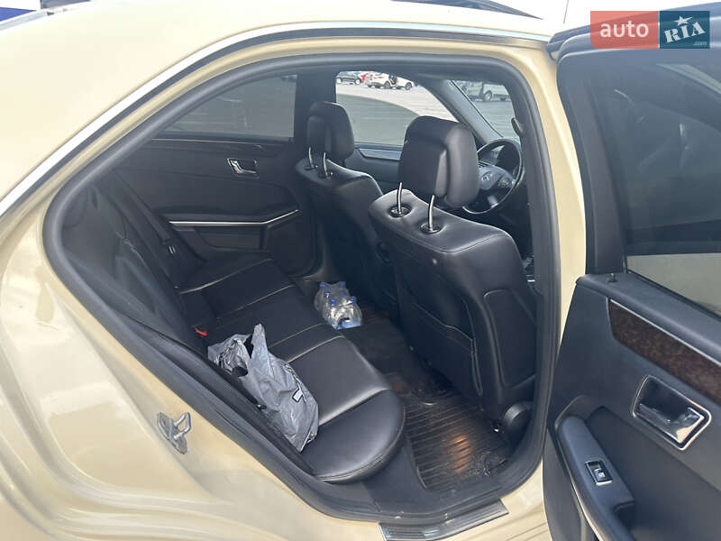 Седан Mercedes-Benz E-Class 2011 в Черновцах