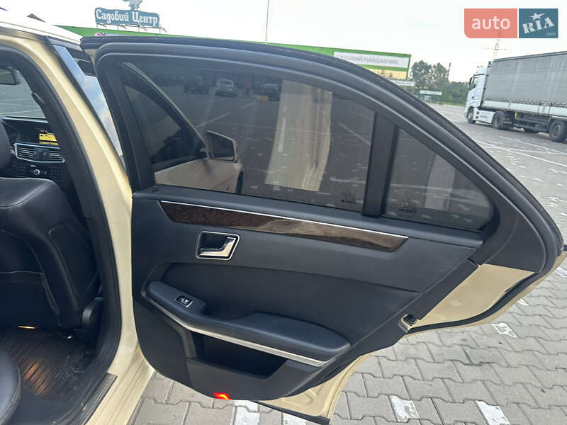 Седан Mercedes-Benz E-Class 2011 в Черновцах