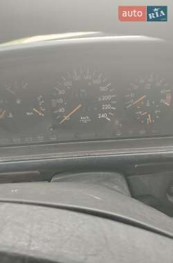 Седан Mercedes-Benz E-Class 1993 в 