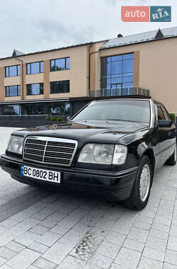 Седан Mercedes-Benz E-Class 1994 в Львове