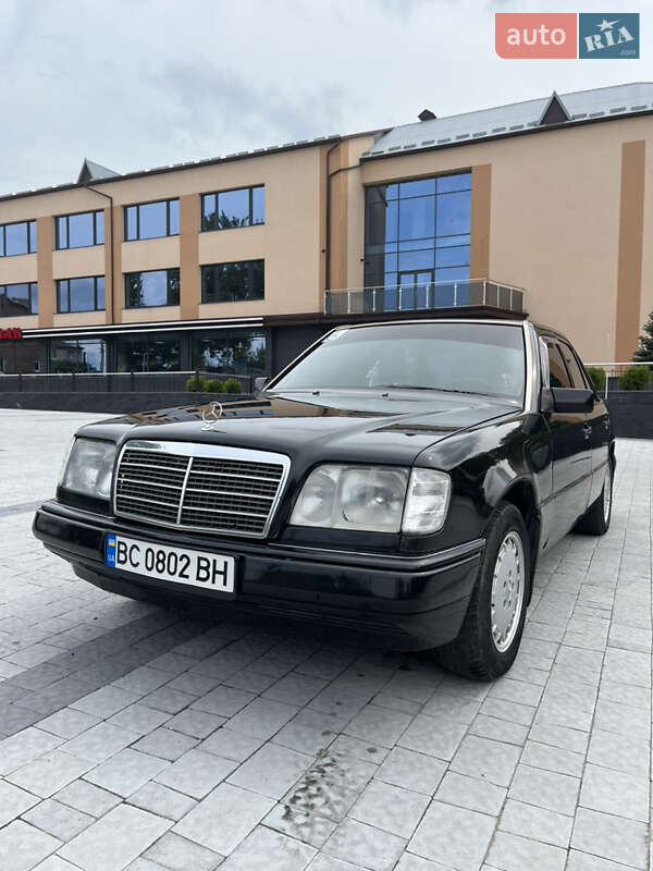 Седан Mercedes-Benz E-Class 1994 в Львове