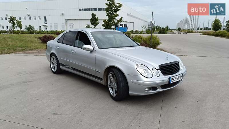 Седан Mercedes-Benz E-Class 2005 в Киеве