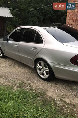 Седан Mercedes-Benz E-Class 2002 в Черновцах