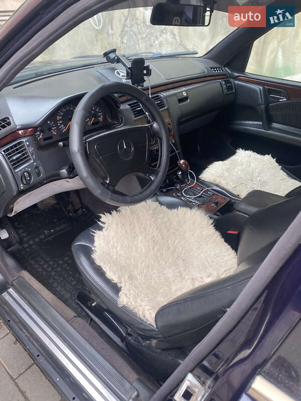 Седан Mercedes-Benz E-Class 1998 в Черновцах