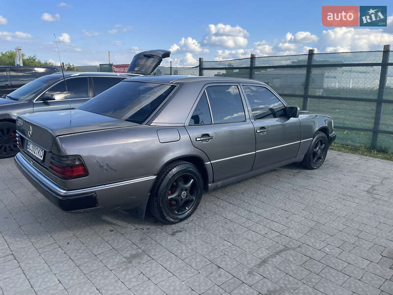 Mercedes-Benz E-Class 1992