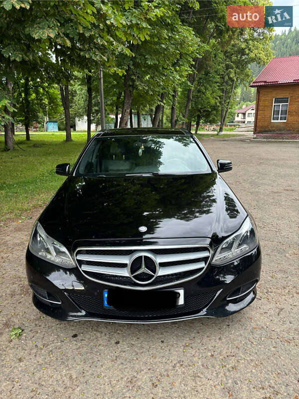 Седан Mercedes-Benz E-Class 2014 в Чернівцях