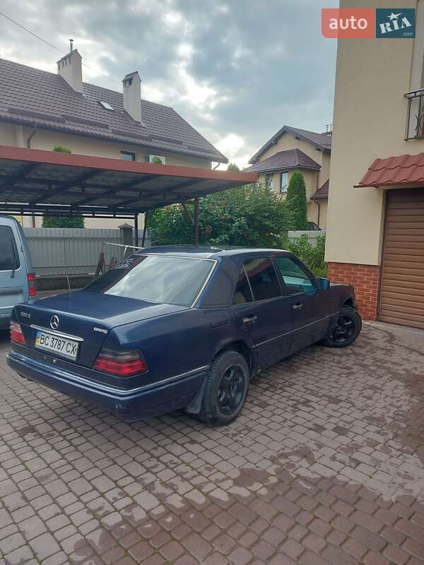 Седан Mercedes-Benz E-Class 1995 в Львові