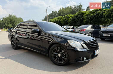 Седан Mercedes-Benz E-Class 2010 в Днепре