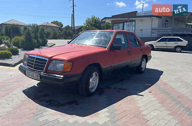Седан Mercedes-Benz E-Class 1988 в Городенці
