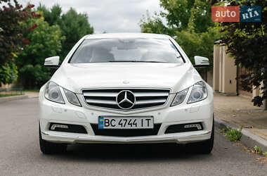 Купе Mercedes-Benz E-Class 2010 в 