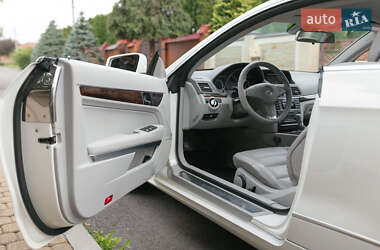 Купе Mercedes-Benz E-Class 2010 в 