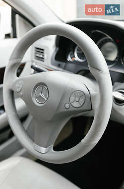 Купе Mercedes-Benz E-Class 2010 в 