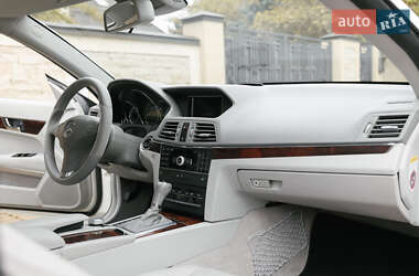 Купе Mercedes-Benz E-Class 2010 в 