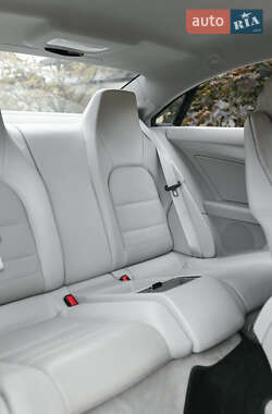 Купе Mercedes-Benz E-Class 2010 в 
