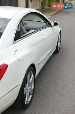 Купе Mercedes-Benz E-Class 2010 в 