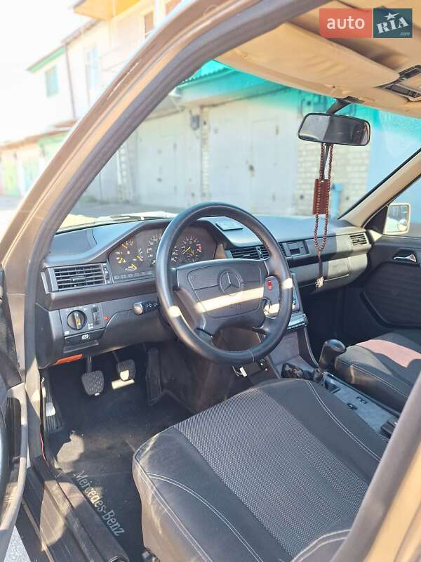 Седан Mercedes-Benz E-Class 1989 в Житомире
