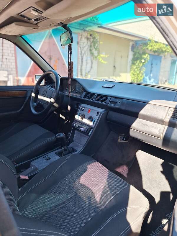 Седан Mercedes-Benz E-Class 1989 в Житомире