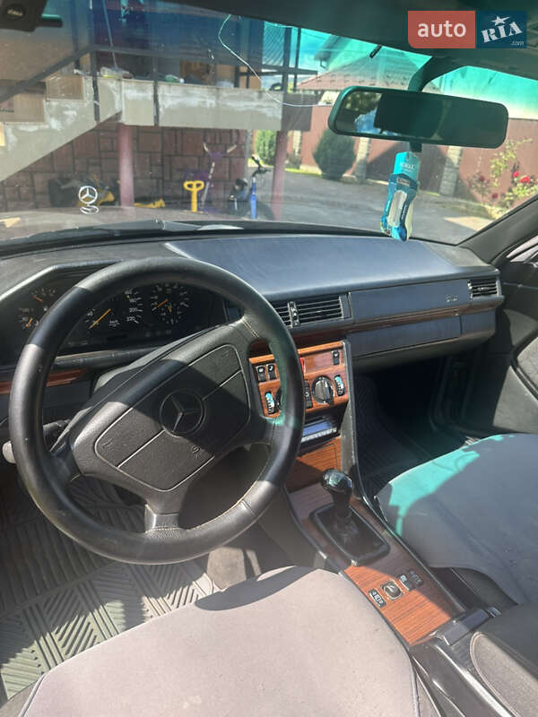 Седан Mercedes-Benz E-Class 1994 в Долині фото 6 Седан Mercedes-Benz E-Class 1994 в Долині