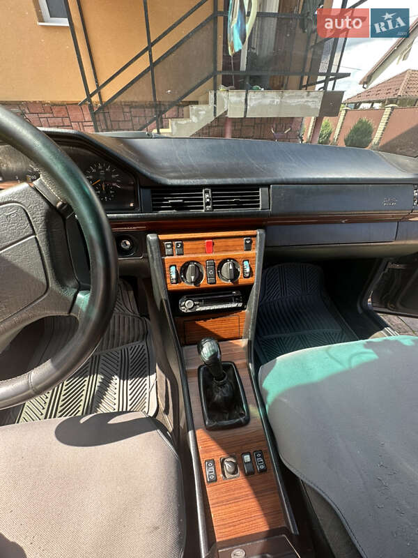 Седан Mercedes-Benz E-Class 1994 в Долині фото 8 Седан Mercedes-Benz E-Class 1994 в Долині