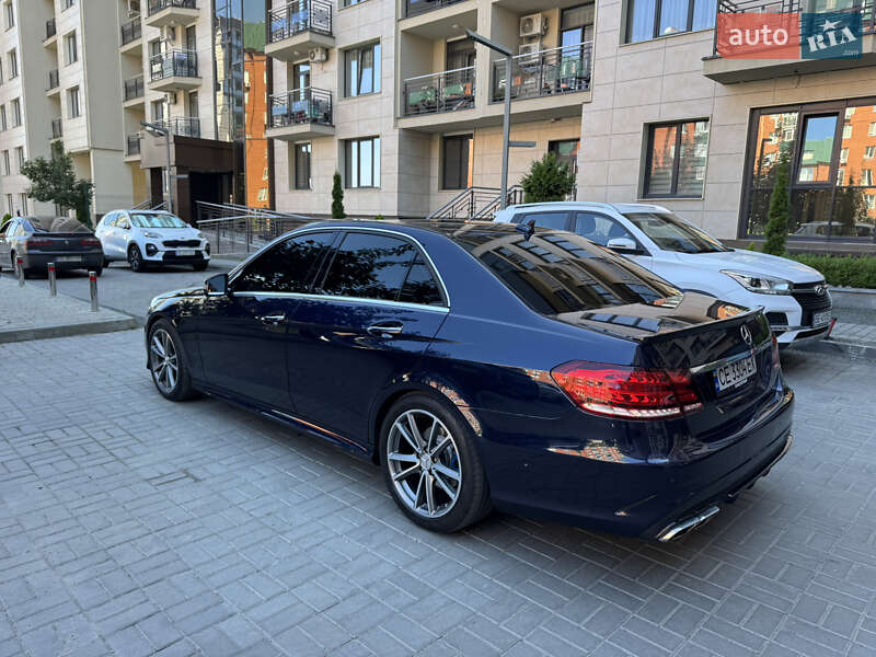 Седан Mercedes-Benz E-Class 2014 в Чернівцях