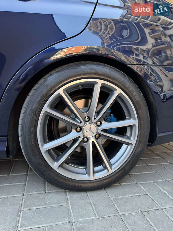 Седан Mercedes-Benz E-Class 2014 в Чернівцях